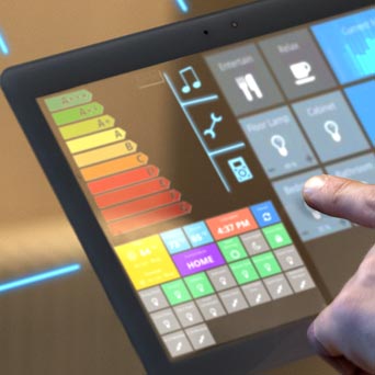 Tablet mit der Steuerungsfläche für Smart House Bedienung
