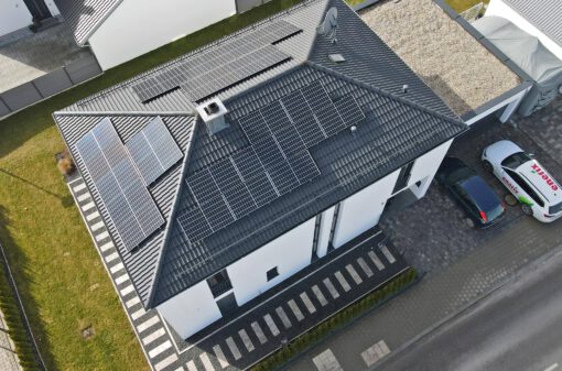 enerix Memmingen - Solaranlage auf einer Stadtvilla - Vogelperspektive
